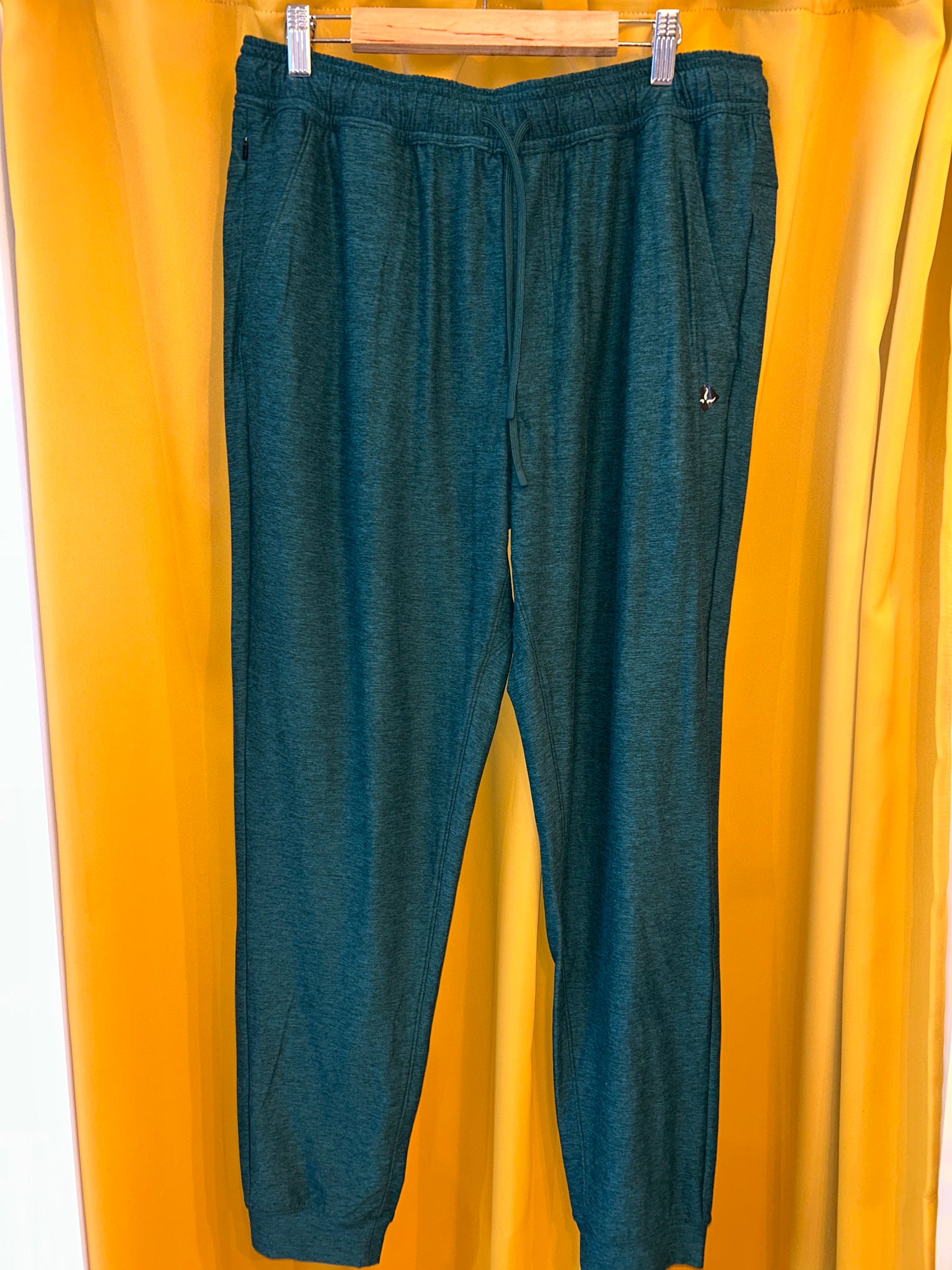 Men's Altitude Tracker Jogger - Size Medium